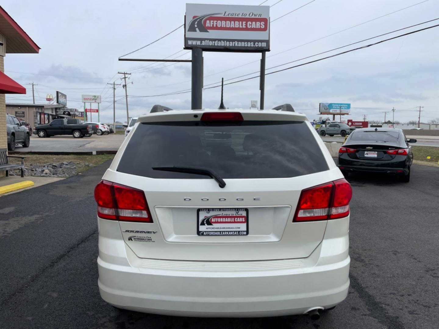 2015 White Dodge Journey (3C4PDCAB5FT) with an 4-Cyl, 2.4 Liter engine, Automatic, 4-Spd w/AutoStick transmission, located at 8008 Warden Rd, Sherwood, AR, 72120, (501) 801-6100, 34.830078, -92.186684 - Photo#6